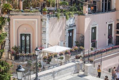 ریال سویت ترینیت دی منتی