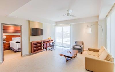 هامپتون این اند سویتز بای هیلتون لز کابز