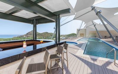 هامپتون این اند سویتز بای هیلتون لز کابز