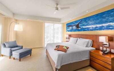 هامپتون این اند سویتز بای هیلتون لز کابز