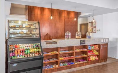 هامپتون این اند سویتز بای هیلتون لز کابز