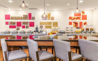 هامپتون این اند سویتز بای هیلتون لز کابز