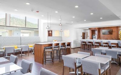 هامپتون این اند سویتز بای هیلتون لز کابز