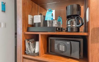 هامپتون این اند سویتز بای هیلتون لز کابز