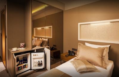 الارا اوتل ماوی شهیر