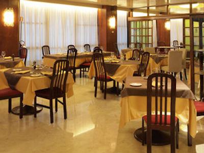 هتل امباسشیاتری اند دلفینو