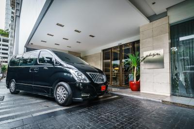 آکیرا تونگلور بانکوک