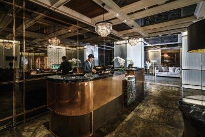 آکیرا تونگلور بانکوک