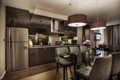 آکیرا تونگلور بانکوک