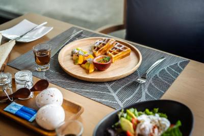 آکیرا تونگلور بانکوک