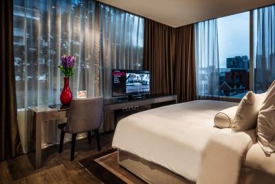 آکیرا تونگلور بانکوک