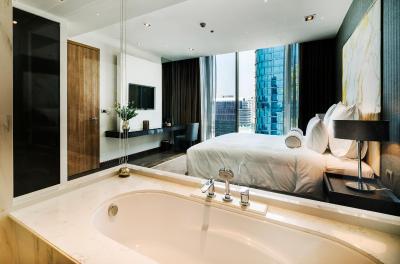 آکیرا تونگلور بانکوک