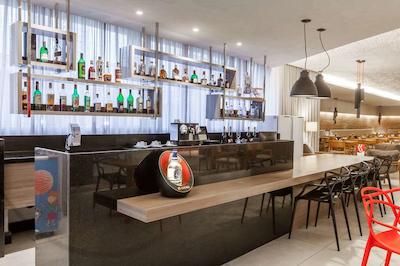 رامادا بای ویندهام رسیف با ویاجم هتل اند سویتز