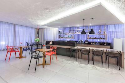 رامادا بای ویندهام رسیف با ویاجم هتل اند سویتز