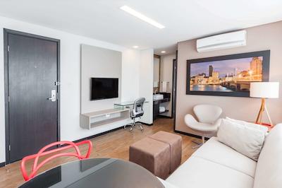 رامادا بای ویندهام رسیف با ویاجم هتل اند سویتز