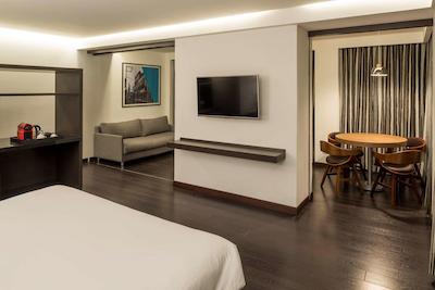 نه کالکشن گوادالاجارا سنترو هیستریکو