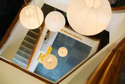 بلومرومز @ نیو دهلی ریل وی استیشن