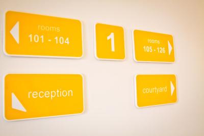 بلومرومز @ نیو دهلی ریل وی استیشن