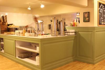 بلومرومز @ نیو دهلی ریل وی استیشن