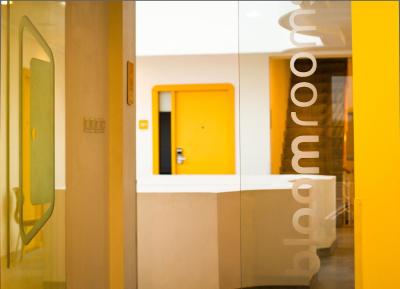 بلومرومز @ نیو دهلی ریل وی استیشن