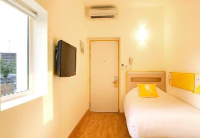 بلومرومز @ نیو دهلی ریل وی استیشن