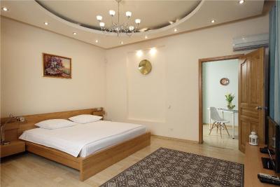 الیسیف آربات هتل