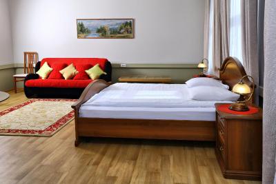 الیسیف آربات هتل