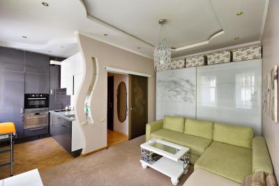 الیسیف آربات هتل