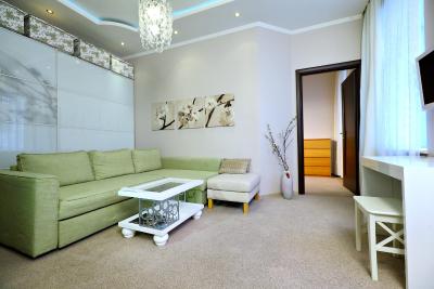 الیسیف آربات هتل