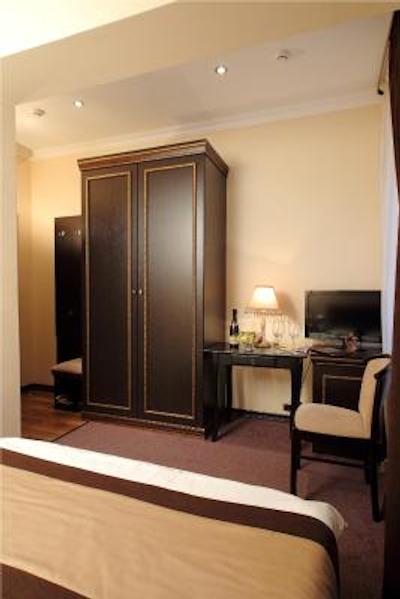 الیسیف آربات هتل