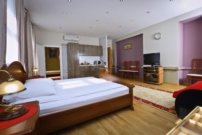 الیسیف آربات هتل