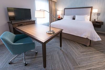 هامپتون این اند سویتز بای هیلتون فردریکتون