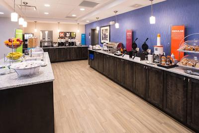 هامپتون این اند سویتز بای هیلتون فردریکتون