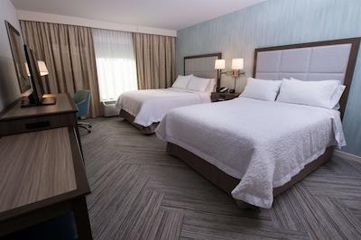 هامپتون این اند سویتز بای هیلتون فردریکتون