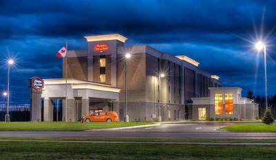 هامپتون این اند سویتز بای هیلتون فردریکتون