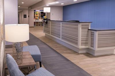 هامپتون این اند سویتز بای هیلتون فردریکتون