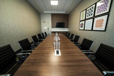 کاندلوود سویتز وست ادمنتون-مال اریا