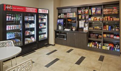 کاندلوود سویتز وست ادمنتون-مال اریا