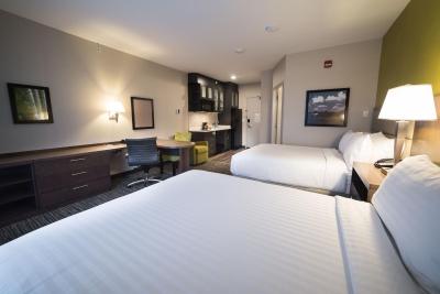 کاندلوود سویتز وست ادمنتون-مال اریا