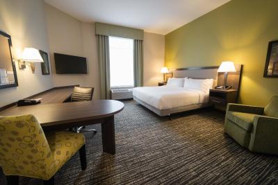 کاندلوود سویتز وست ادمنتون-مال اریا