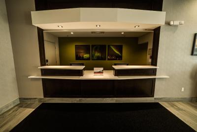 کاندلوود سویتز وست ادمنتون-مال اریا