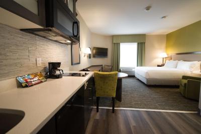 کاندلوود سویتز وست ادمنتون-مال اریا