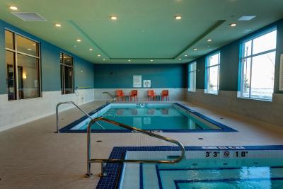 کاندلوود سویتز وست ادمنتون-مال اریا