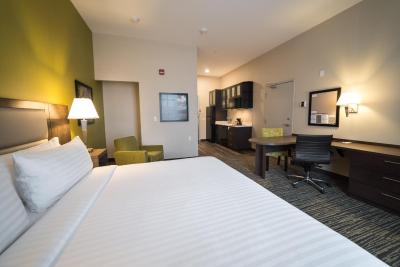 کاندلوود سویتز وست ادمنتون-مال اریا