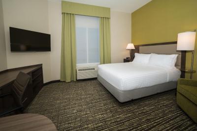 کاندلوود سویتز وست ادمنتون-مال اریا