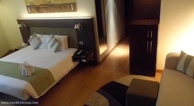 پارک پلازا سوخومویت