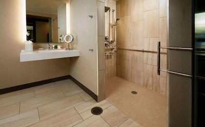 هیلتون کلولاند دونتون