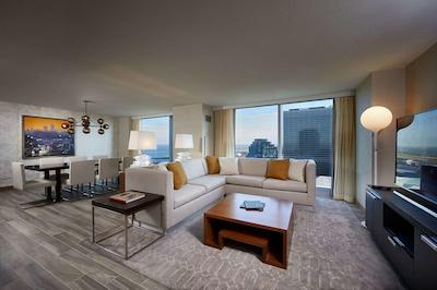 هیلتون کلولاند دونتون