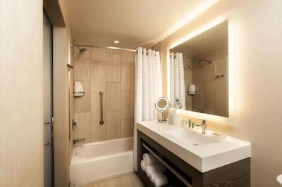 هیلتون کلولاند دونتون