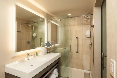 هیلتون کلولاند دونتون